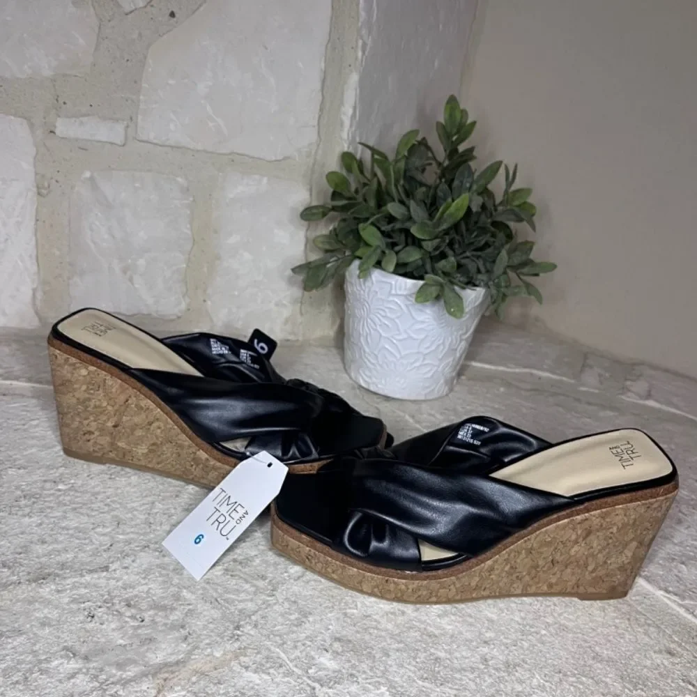 Time and Tru black wedges sz 6